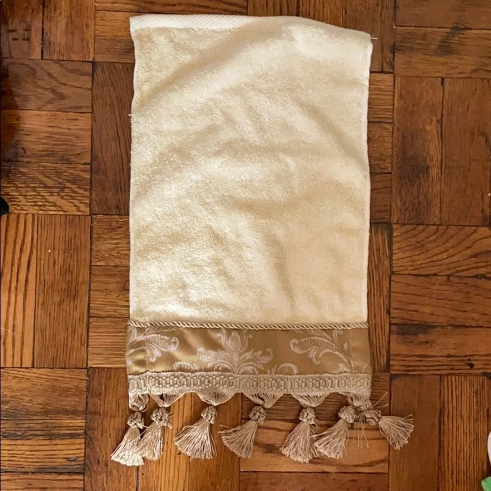 Croscill home yellow & gold bath and hand towel